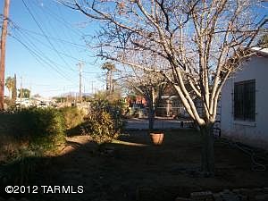 3rd image of 208 E Lincoln St
