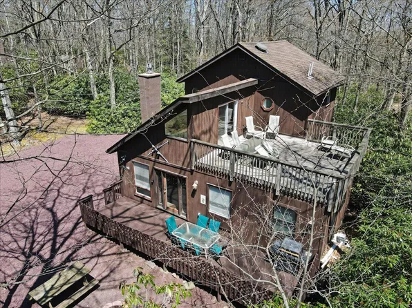 67 Tobyhanna St, Lake Harmony, PA 18624