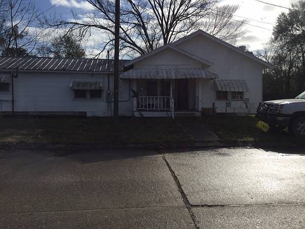 1st image of 313 NE Railroad Ave