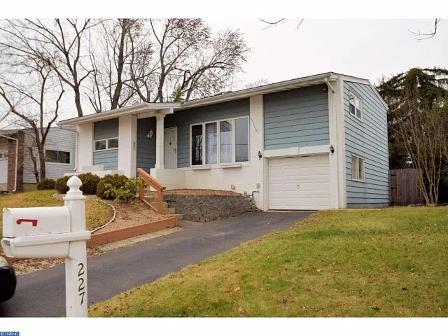 227 Hendricks St photo 1