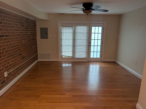 5th image of 1207 Green Oaks Ln #1F