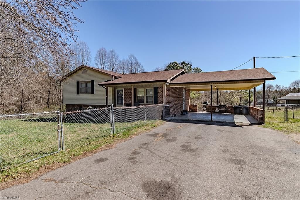 636 Hamburg St, Mount Airy, NC 27030 | Zillow