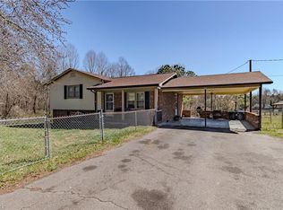 636 Hamburg St, Mount Airy, NC 27030