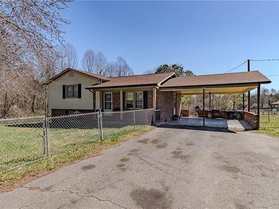 636 Hamburg St, Mount Airy, NC, 27030