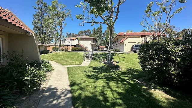 637 Sydney Ln — Photo 52