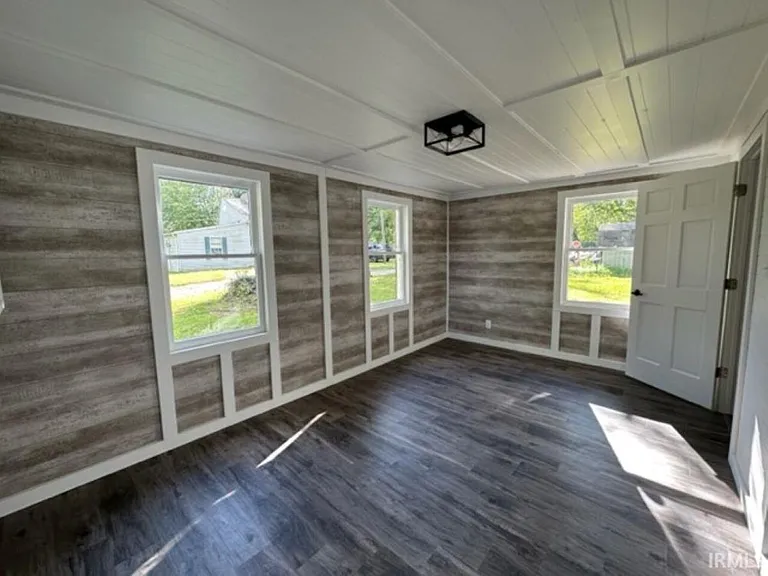 4261 S Lakeshore Dr — Photo 8