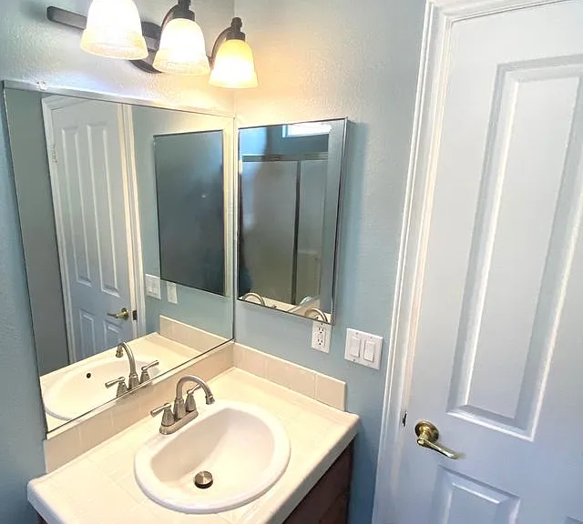 2527 Elliott St — Photo 7