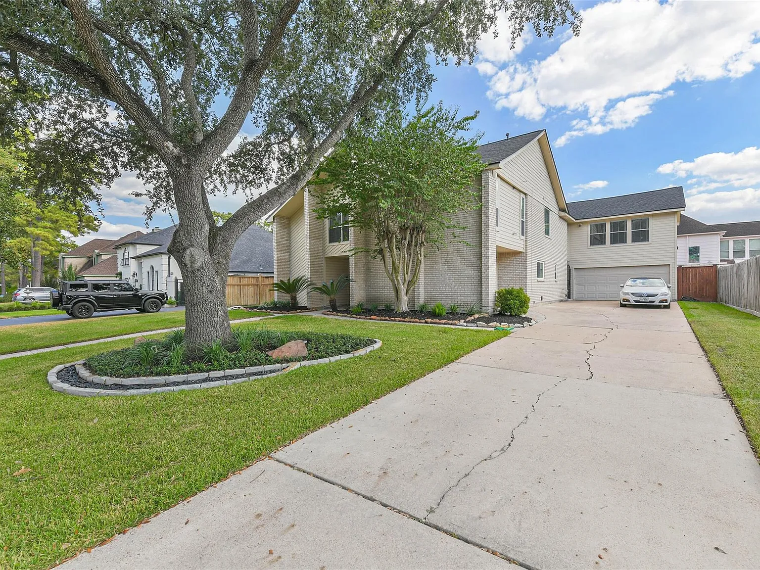 4 bed, 3.5 bath, 3676 sqft, $3,200 — Photo 3