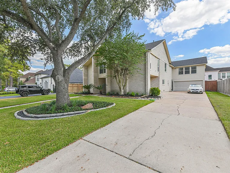 3911 Cherry Forest Dr — Photo 3