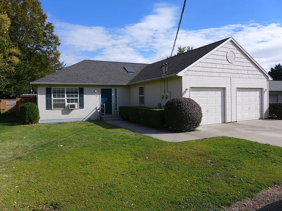 312 NE Della Ave #312