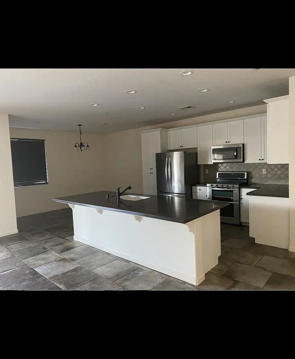 3 bed, 1686 sqft, $2,300 — Photo 3