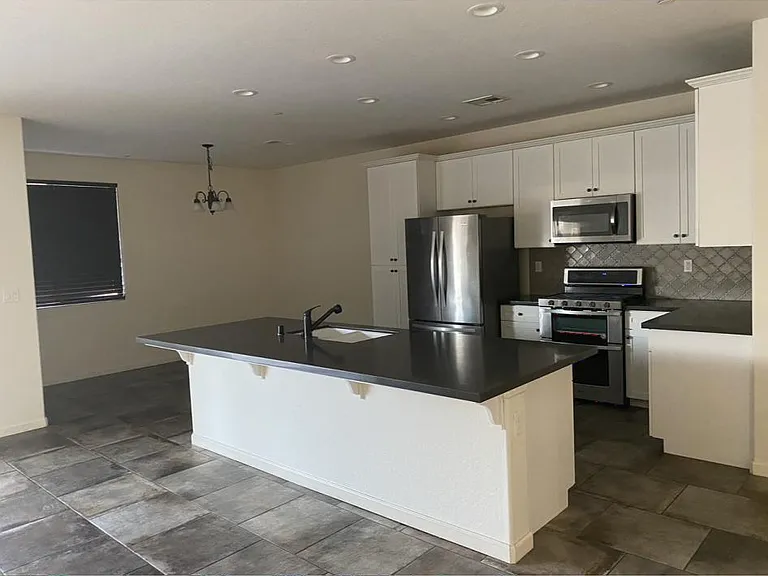 2406 Plantation Ave — Photo 3