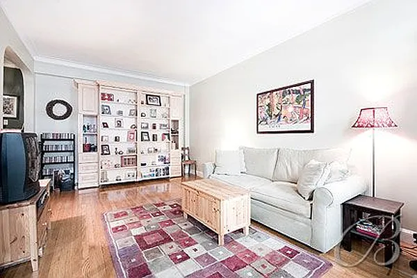 Sold by Bellmarc Realty | media 1