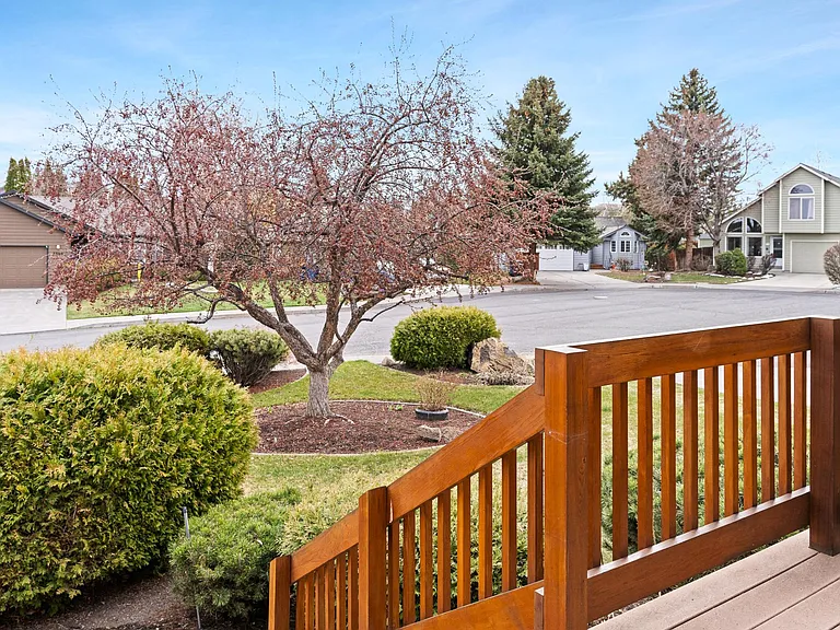 2351 NE Shadow Brook Pl — Photo 33