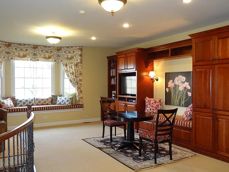 Beautiful and Spacious Loft at 2nd Floor