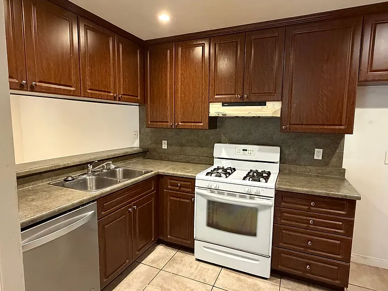 2758 Bolker Dr — Photo 2