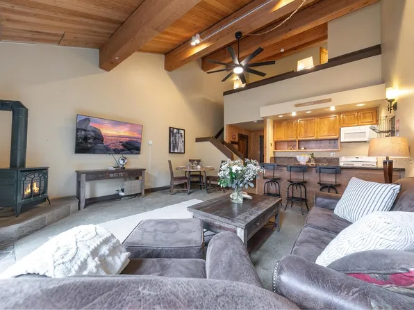 2000 N Village Dr APT 317, Truckee, CA 96161