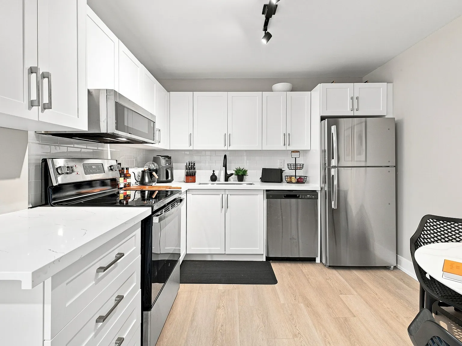 Canterbury Apartments — Photo 1