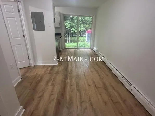 176 Augusta Rd APT 4, Belgrade, ME 04917