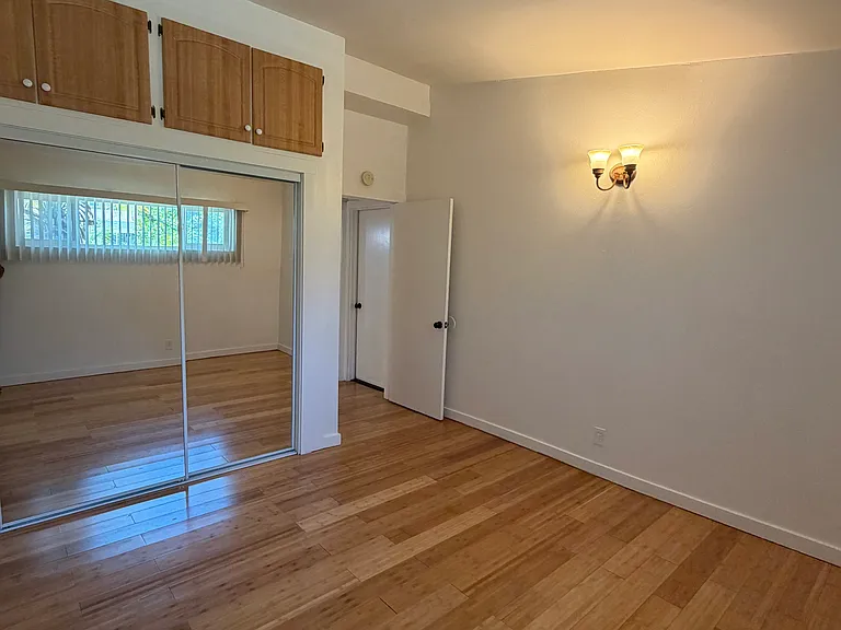 2474 Elden Ave #B — Photo 12