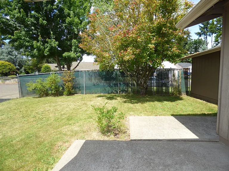 4824 Falcon Ct NE — Photo 35