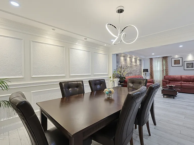 Large Dining Room, Perfect for entertaining.