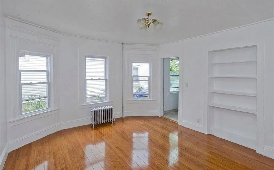3 bed, 1.5 bath, 4100 sqft, $2,350 — Photo 3