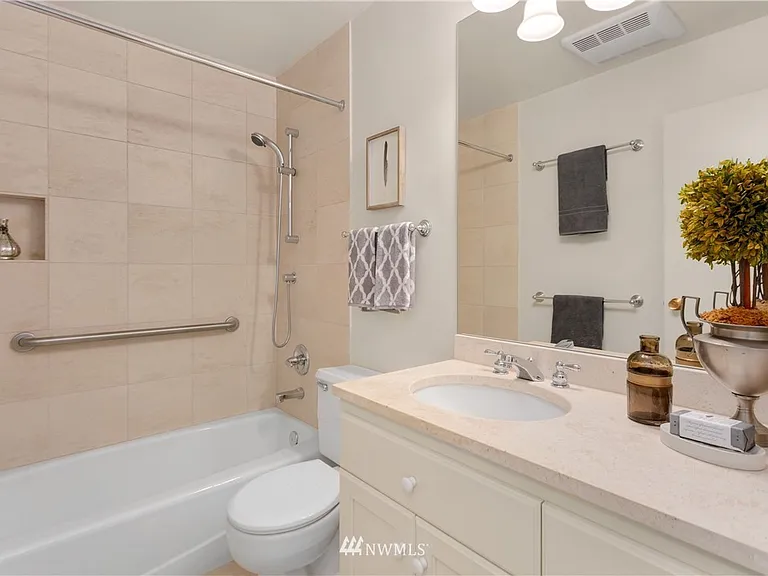 2nd bathroom