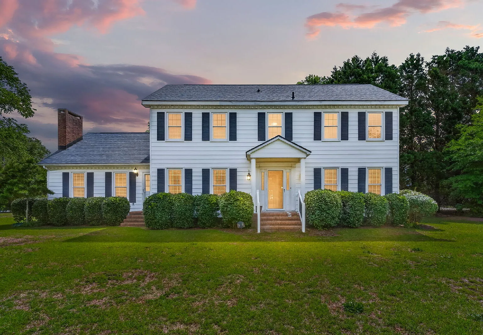 4 bed, 3.0 bath, 2459 sqft, $2,000 — Photo 1