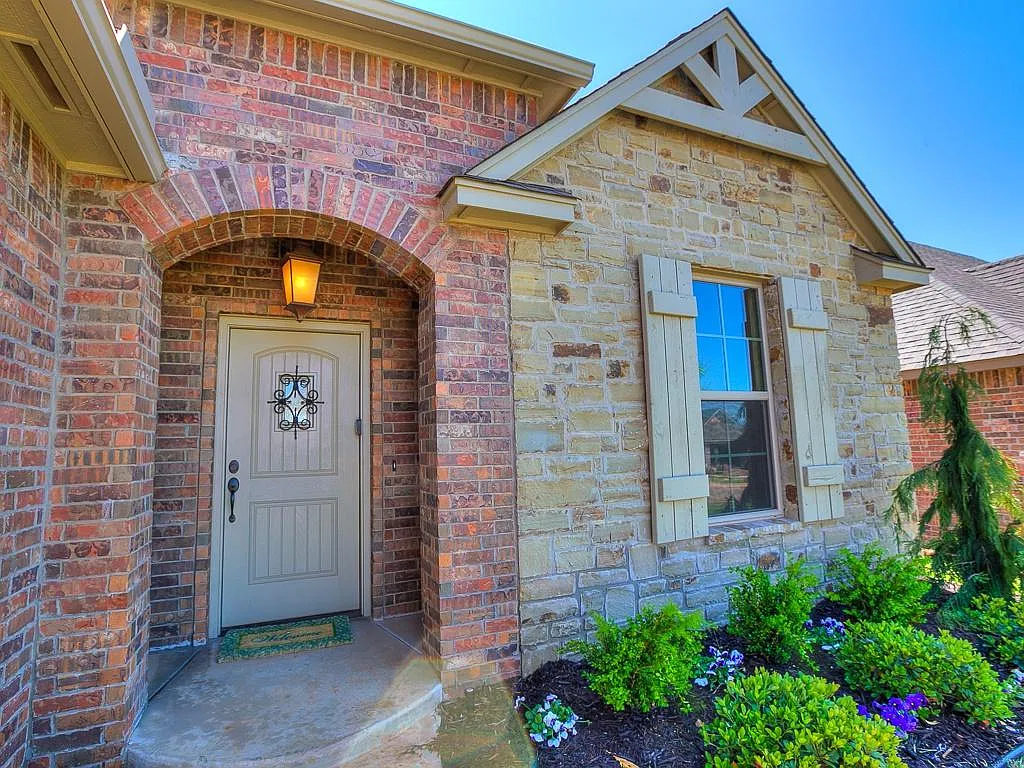 4 bed, 2063 sqft, $2,495 — Photo 1