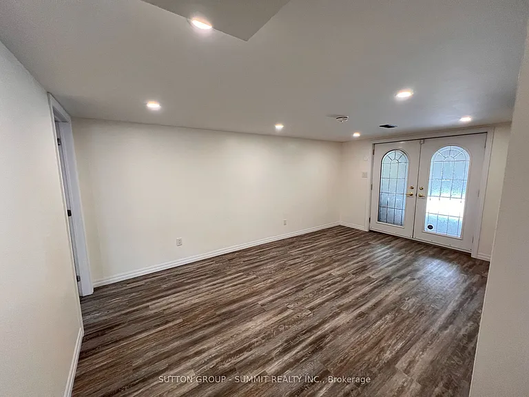 577 Oshawa Blvd N — Photo 10