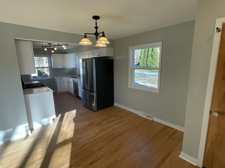 Dining Area & Kitchen