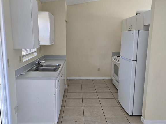 5th image of 324 NW Hogan Street