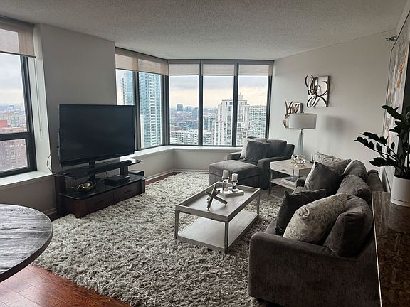 3rd image of 400 N La Salle Dr APT 2910