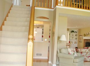 9868 Woodhurst Dr, Strongsville, OH