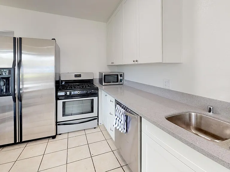 1605 Diamond St — Photo 12