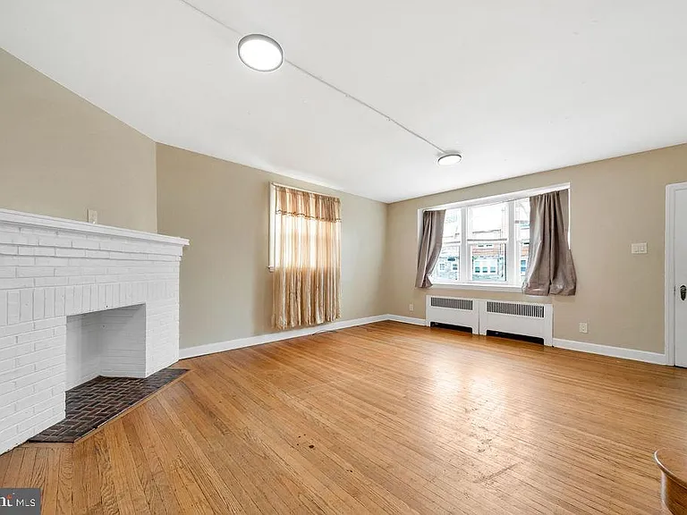 293 Wabash Ave — Photo 4