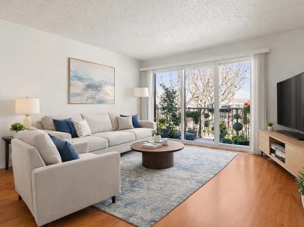 7240 Lindsay Rd #306, Richmond, BC V7C 2P5