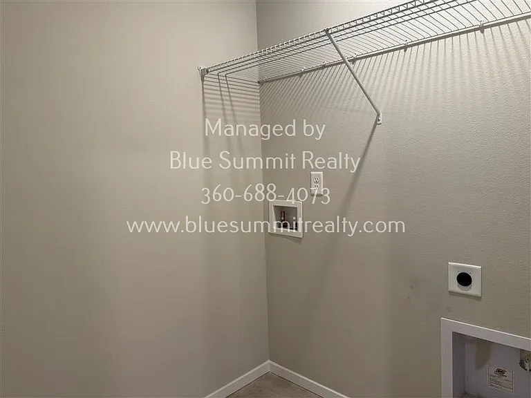 820 Bradley St NE — Photo 8