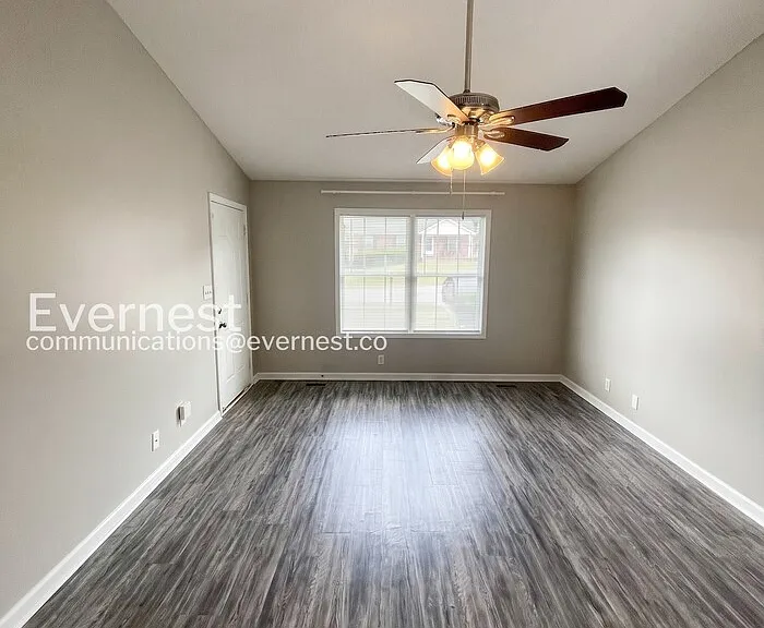320 Donna Dr — Photo 7