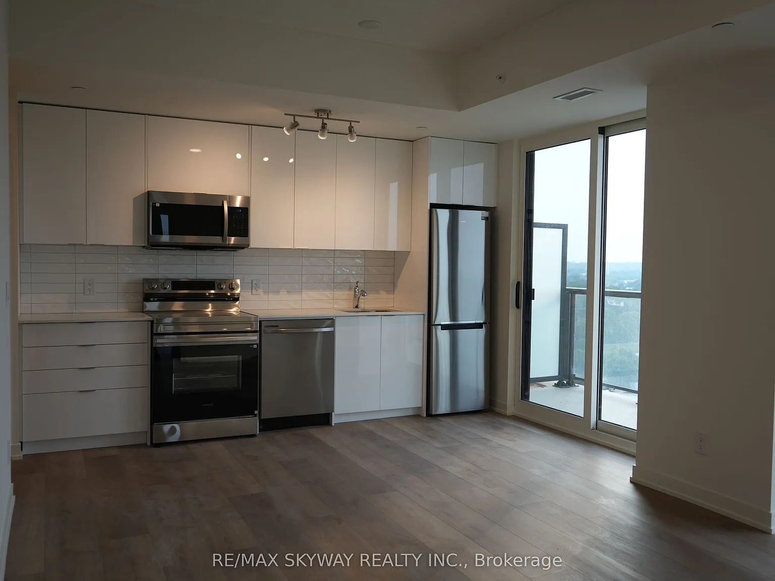 2 bed, $1,900 — Photo 3