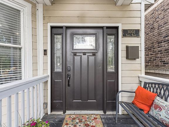 4th image of 3002 N Hoyne Ave
