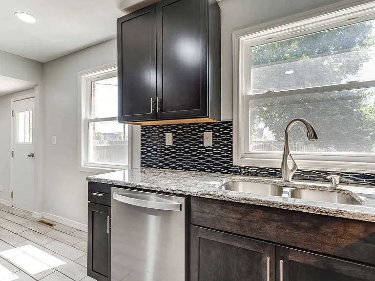 1712 N Belmont Ave — Photo 21