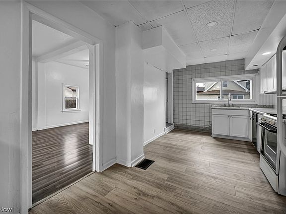 4th image of 12831 Carrington Ave