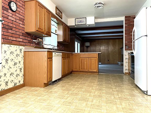 4th image of 7820 Hollybrook Ln