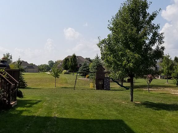 5th image of 8386 N Oaks Ct