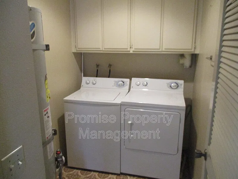 2 bed, 2.0 bath, 1000 sqft, $3,200 — Photo 3