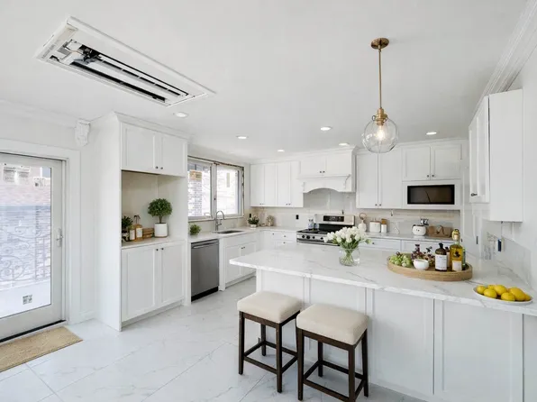 10-46 Utopia Parkway image 1 of 11