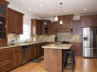 404 Windycrest Dr, Chatham, IL 62629