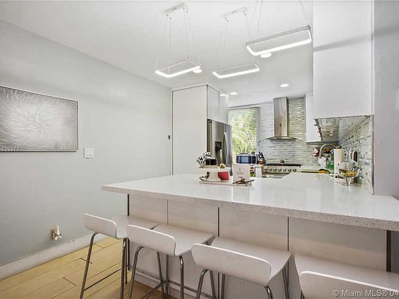 3rd image of 6720 N Brookline Dr #6720